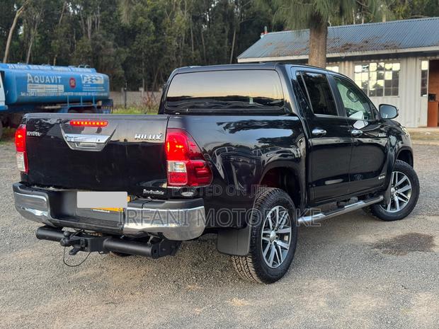 Toyota Hilux SR5+ 4x4 2017 Black