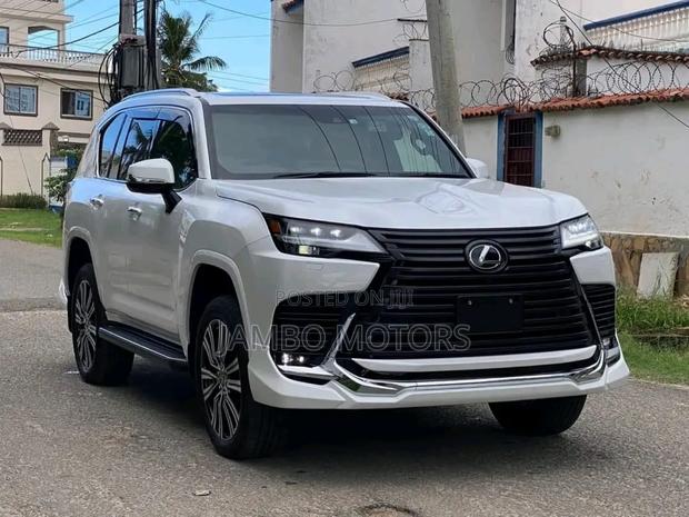 Lexus LX 2022 White