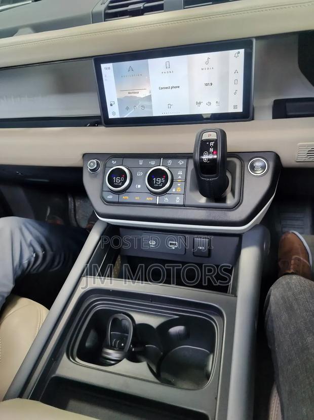 Land Rover Defender 2019 Green