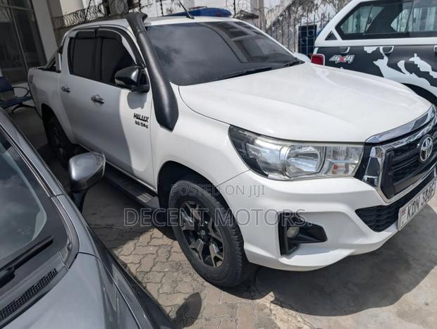 Toyota Hilux SR5 4x4 2018 White