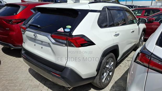 Toyota RAV4 Adventure 2019 White