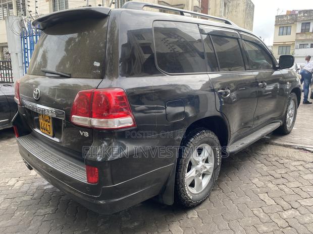 Toyota Land Cruiser 2010 Black