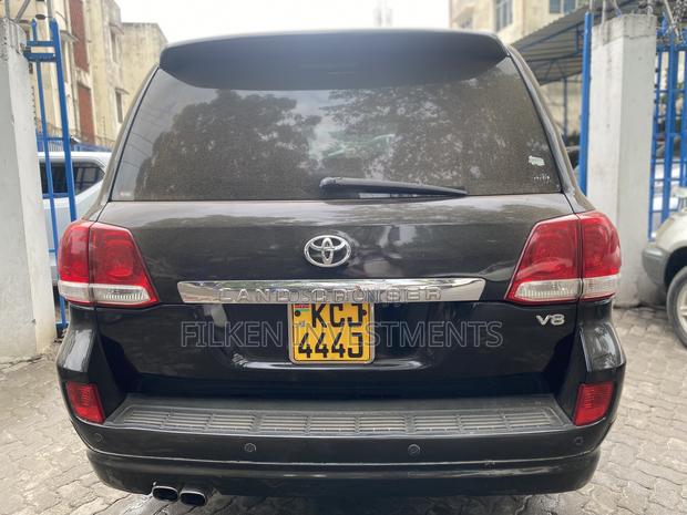 Toyota Land Cruiser 2010 Black