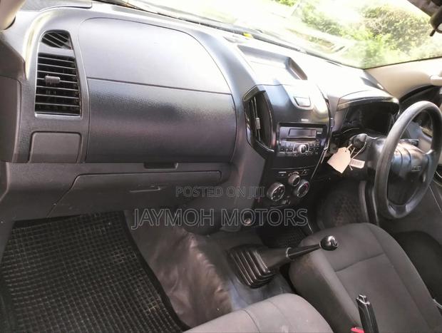 Isuzu D-MAX 2021 Gray