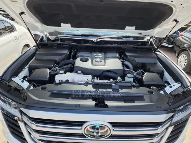 Toyota Land Cruiser 2023 White