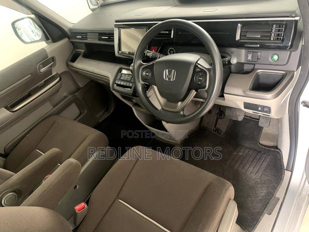 Honda Stepwgn 2017 Silver