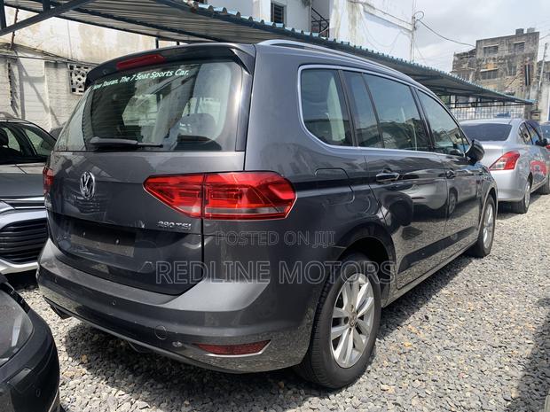 Volkswagen Touran 2017 Gray