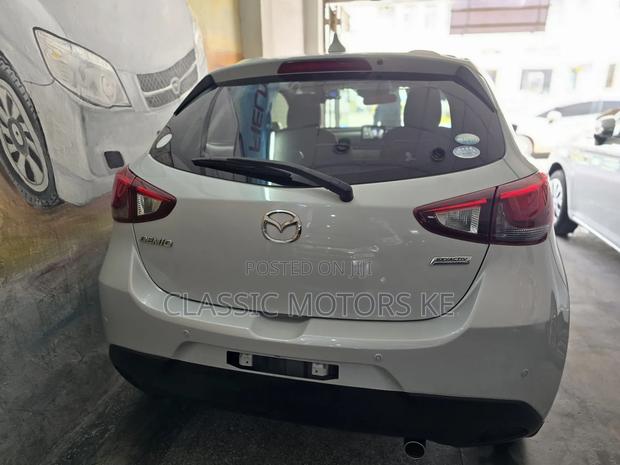 Mazda Demio 2018 Off white