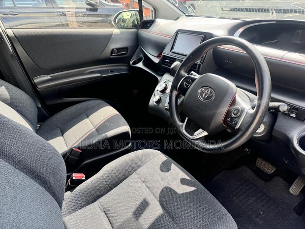 Toyota Sienta 2018 White