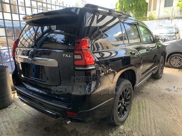 Toyota Land Cruiser Prado 2022 Black