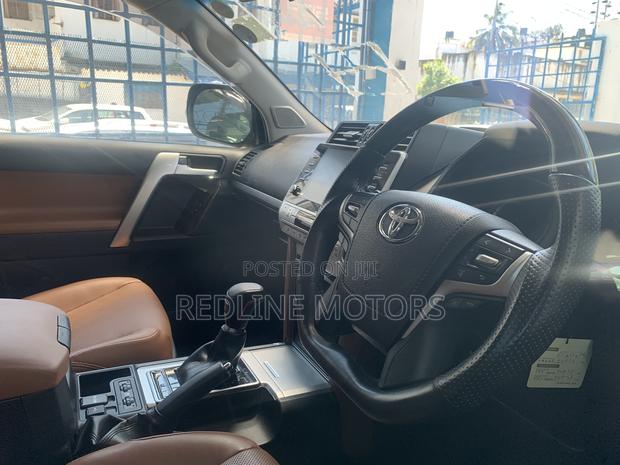 Toyota Land Cruiser Prado 2022 Black