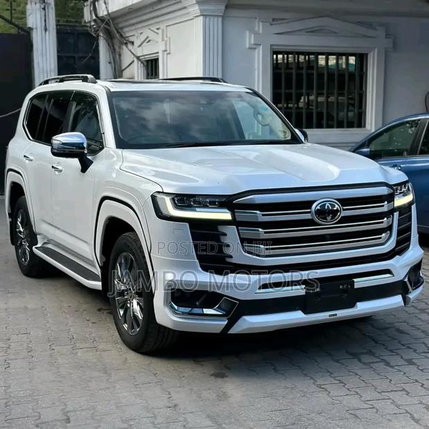 Toyota Land Cruiser 2023 White