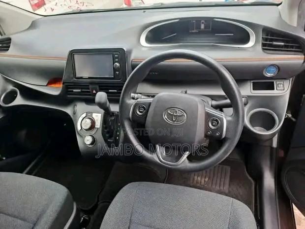 Toyota Sienta 1.5 Hybrid FWD 2018 Brown