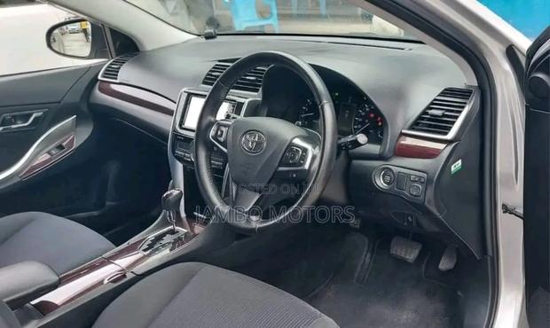 Toyota Premio 2.0 FWD 2018 Silver