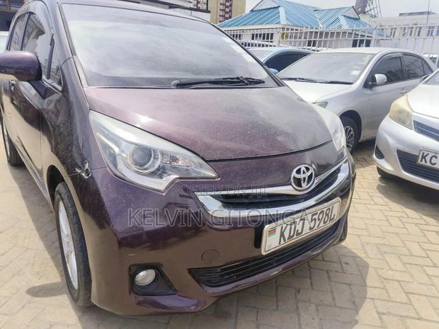 Toyota Ractis 2015 Purple