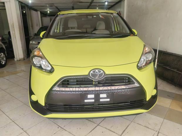 Toyota Sienta 2017 Yellow