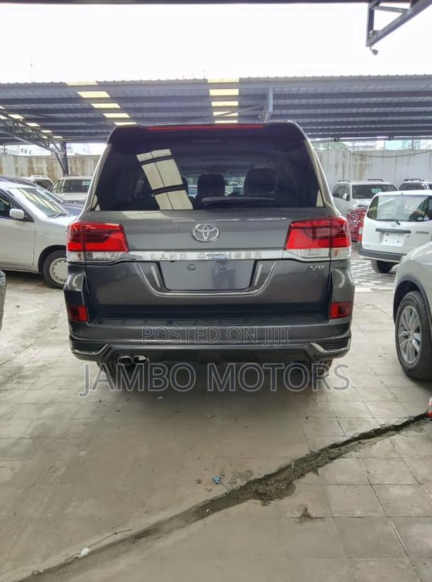 Toyota Land Cruiser 4.5 V8 TD 2018 Gray