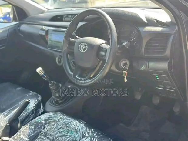 Toyota Hilux 2018 Black