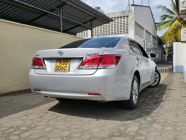 Toyota Crown 2014 Silver
