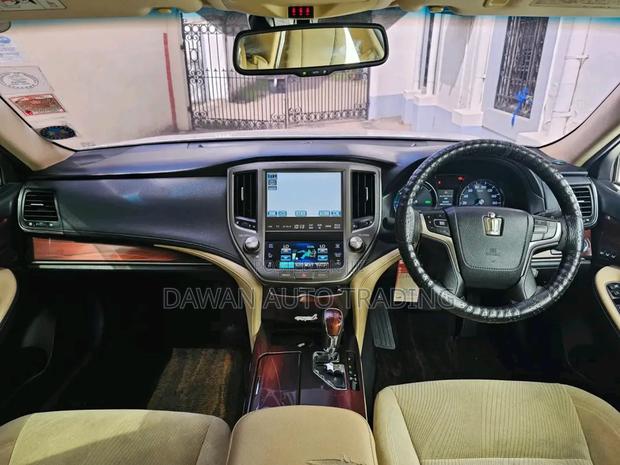 Toyota Crown 2014 Silver
