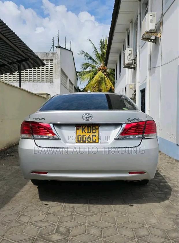 Toyota Crown 2014 Silver