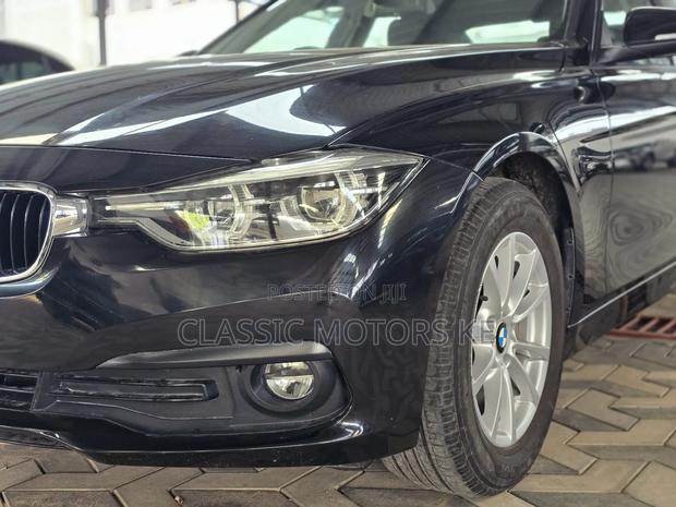 BMW 320i Sedan RWD 2017 Black
