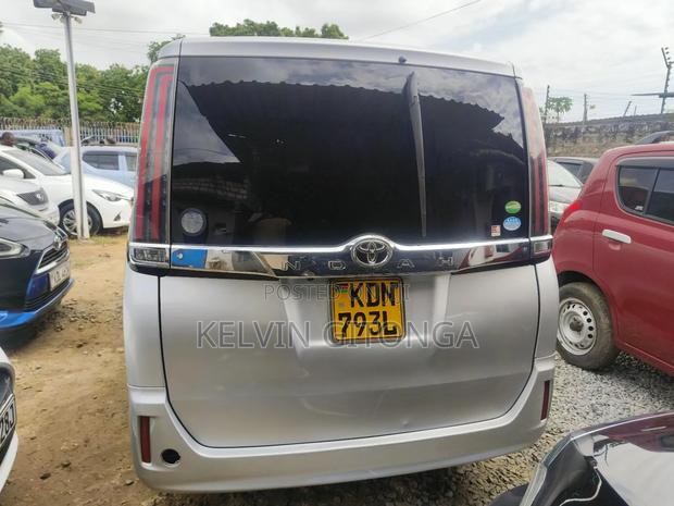 Toyota Noah 2016 Silver
