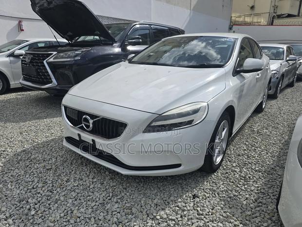 Volvo V40 2018 White