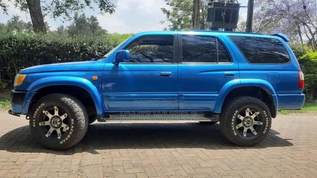 Toyota Hilux 1997 Blue