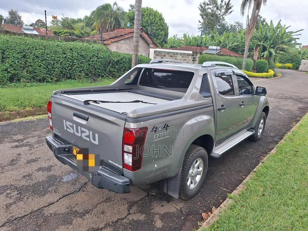 Isuzu D-MAX 2022 Gray