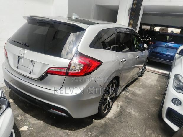 Honda Fit Shuttle 2018 Silver
