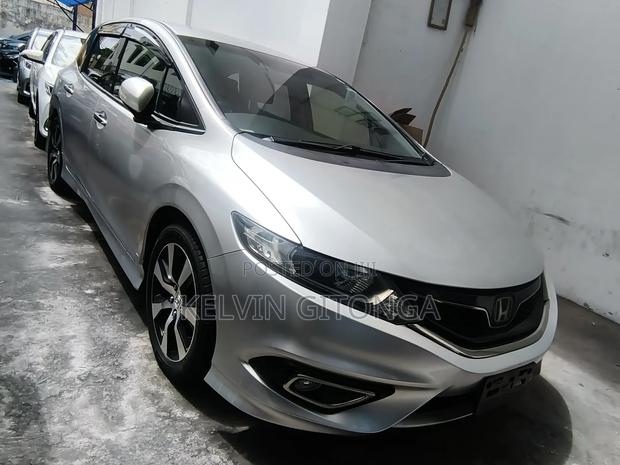 Honda Fit Shuttle 2018 Silver