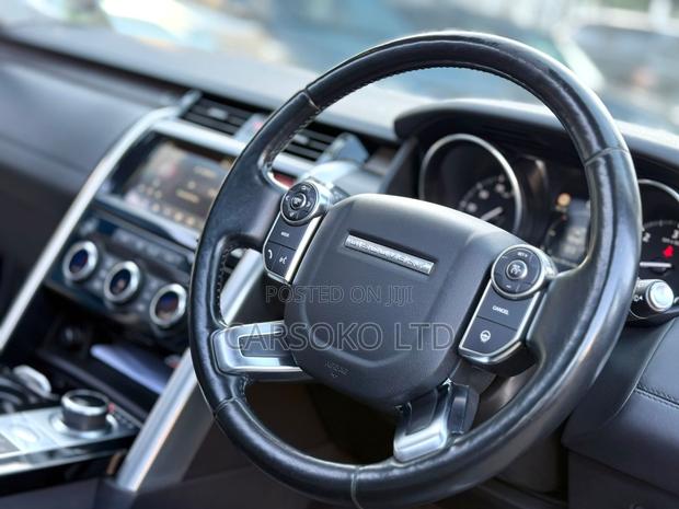 Land Rover Discovery 2017 Blue