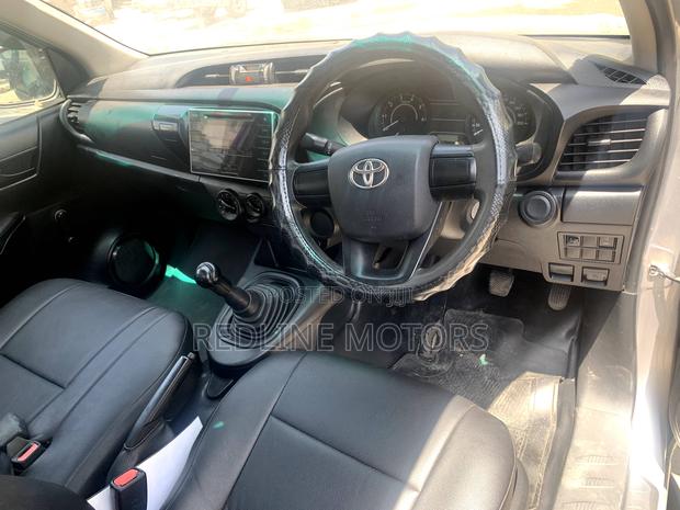 Toyota Hilux 2016 Gray