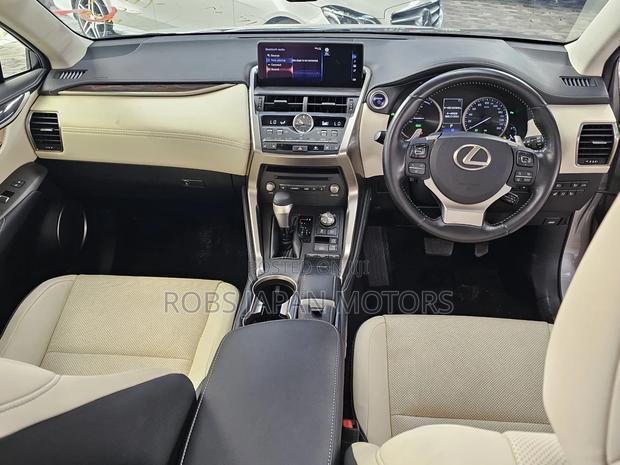 Lexus NX 300h AWD 2018 Gold