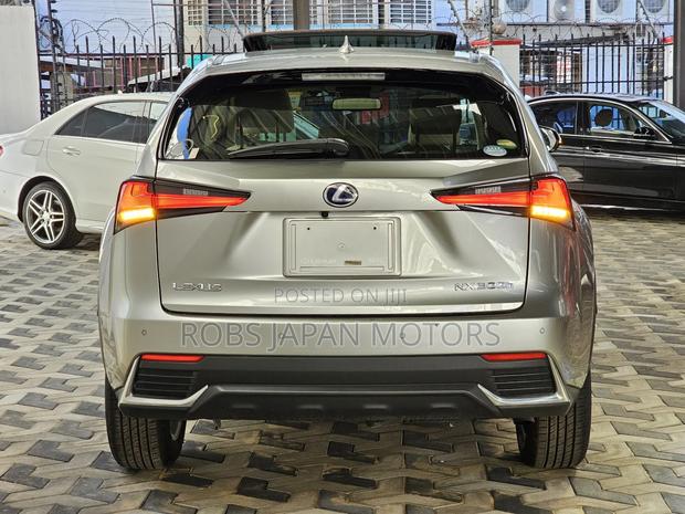 Lexus NX 300h AWD 2018 Gold