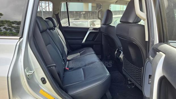 Toyota Land Cruiser Prado 2.8 2019 Silver