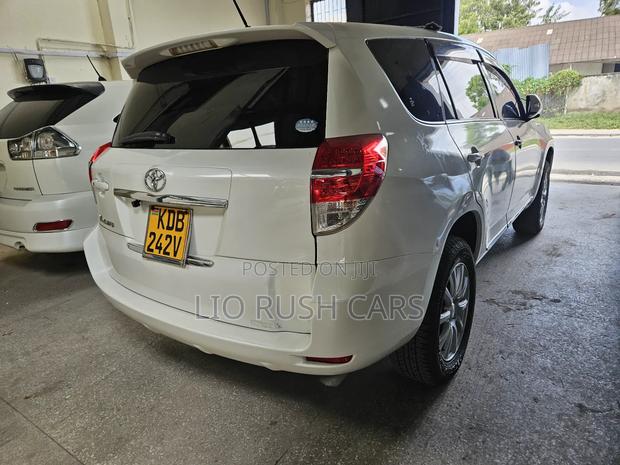Toyota Vanguard 2014 White