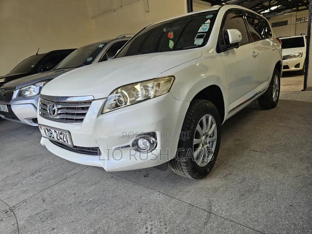 Toyota Vanguard 2014 White