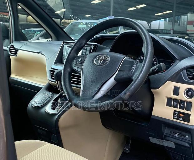 Toyota Noah 2.0 AWD (8 Seater) 2017 Brown