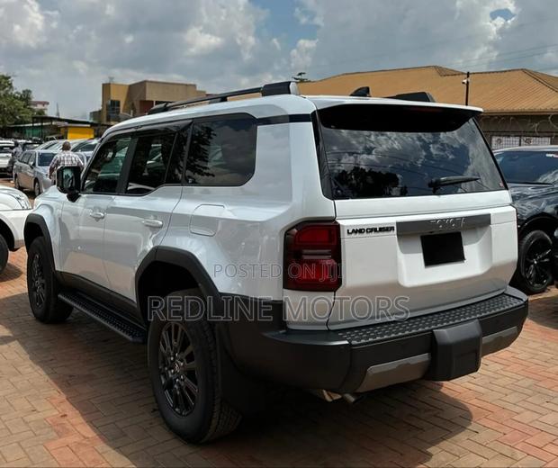 Toyota Land Cruiser Prado 2024 Pearl