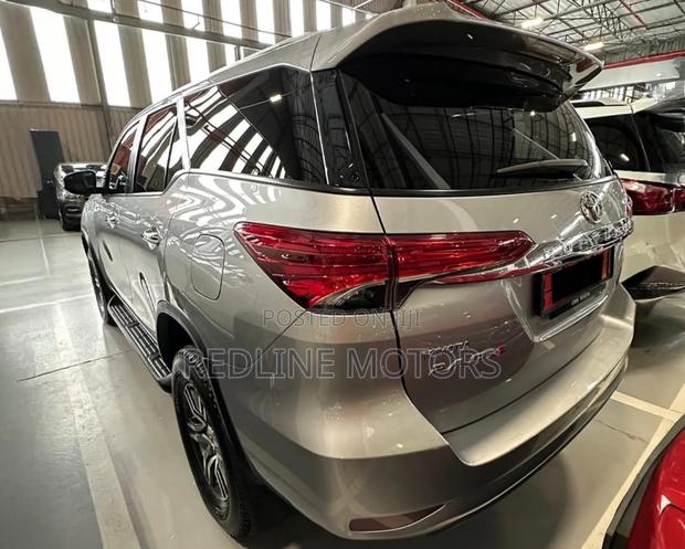 Toyota Fortuner 2.4 D RWD 2018 Gold