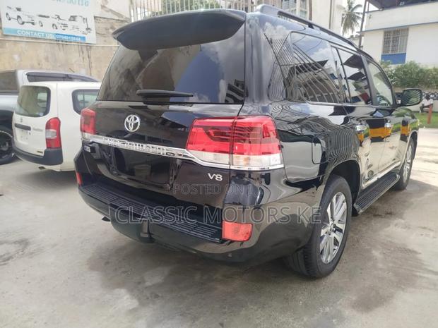 Toyota Land Cruiser 4.6 V8 ZX 2018 Black
