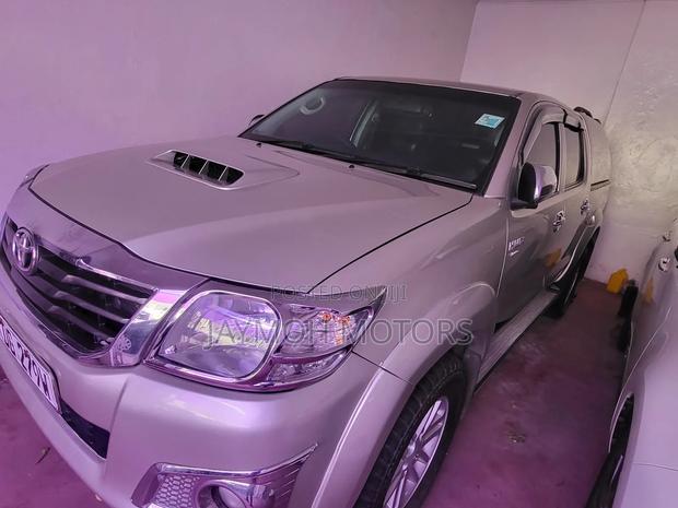 Toyota Hilux 2016 Silver