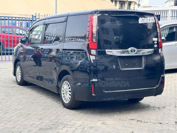 Toyota Noah 2017 Black
