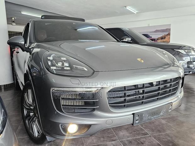 Porsche Cayenne Platinum Edition AWD 2018 Gray