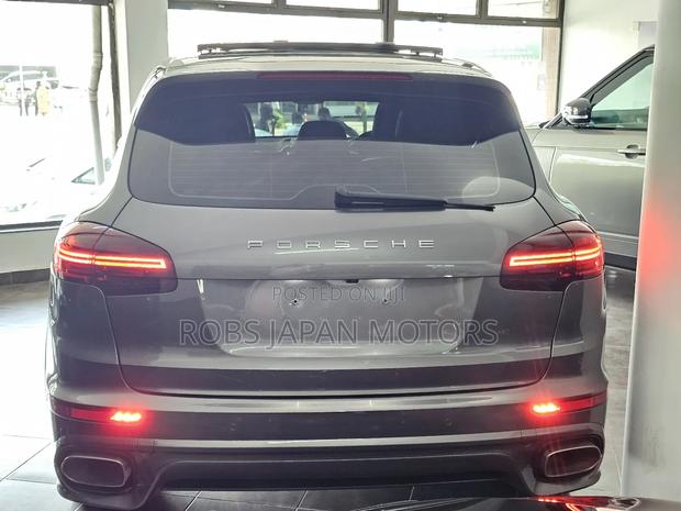 Porsche Cayenne Platinum Edition AWD 2018 Gray