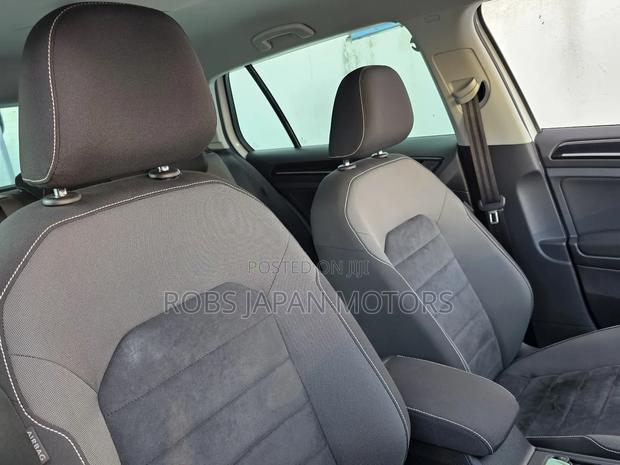 Volkswagen Golf TSI S 4-Door FWD 2017 Pearl