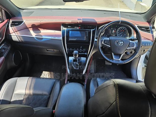 Toyota Harrier 2.0 4WD 2018 Pearl