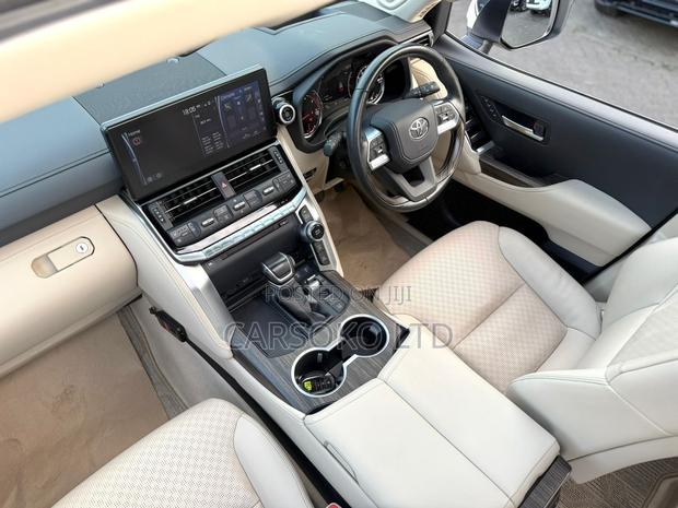 Toyota Land Cruiser 3.3 Diesel 4WD 2021 Pearl